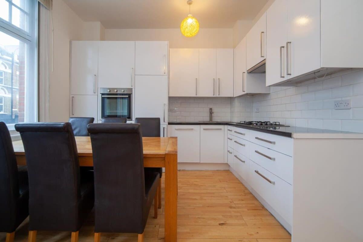 Lovely 2 Bedroom Apartment In Tooting Londres Extérieur photo