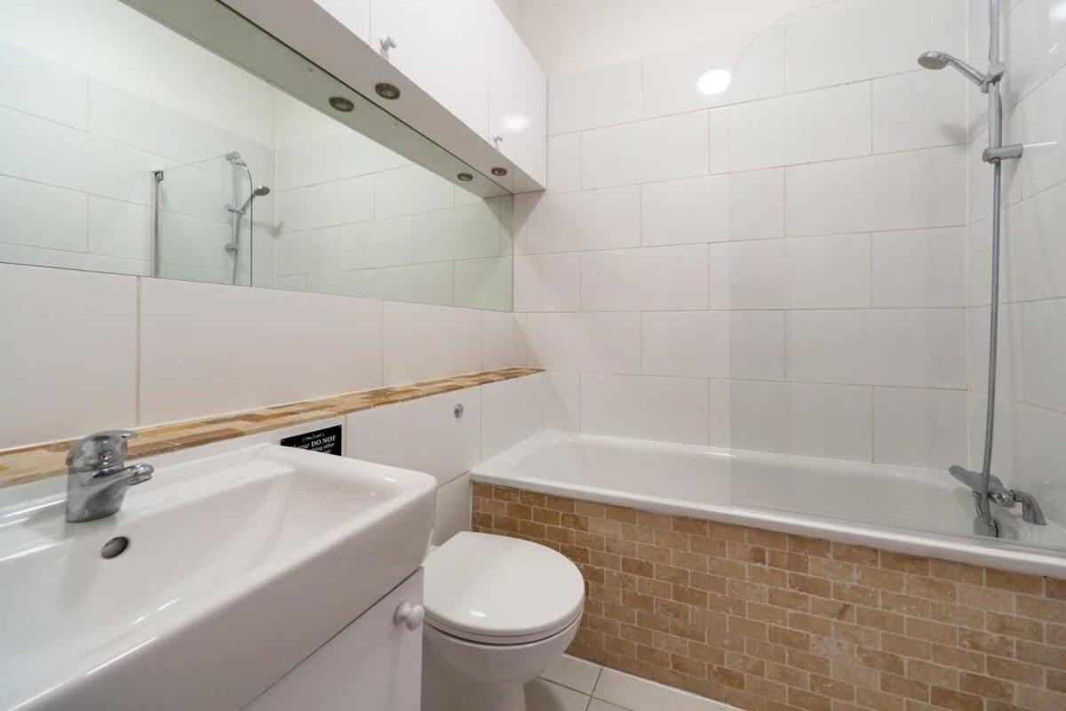Lovely 2 Bedroom Apartment In Tooting Londres Extérieur photo
