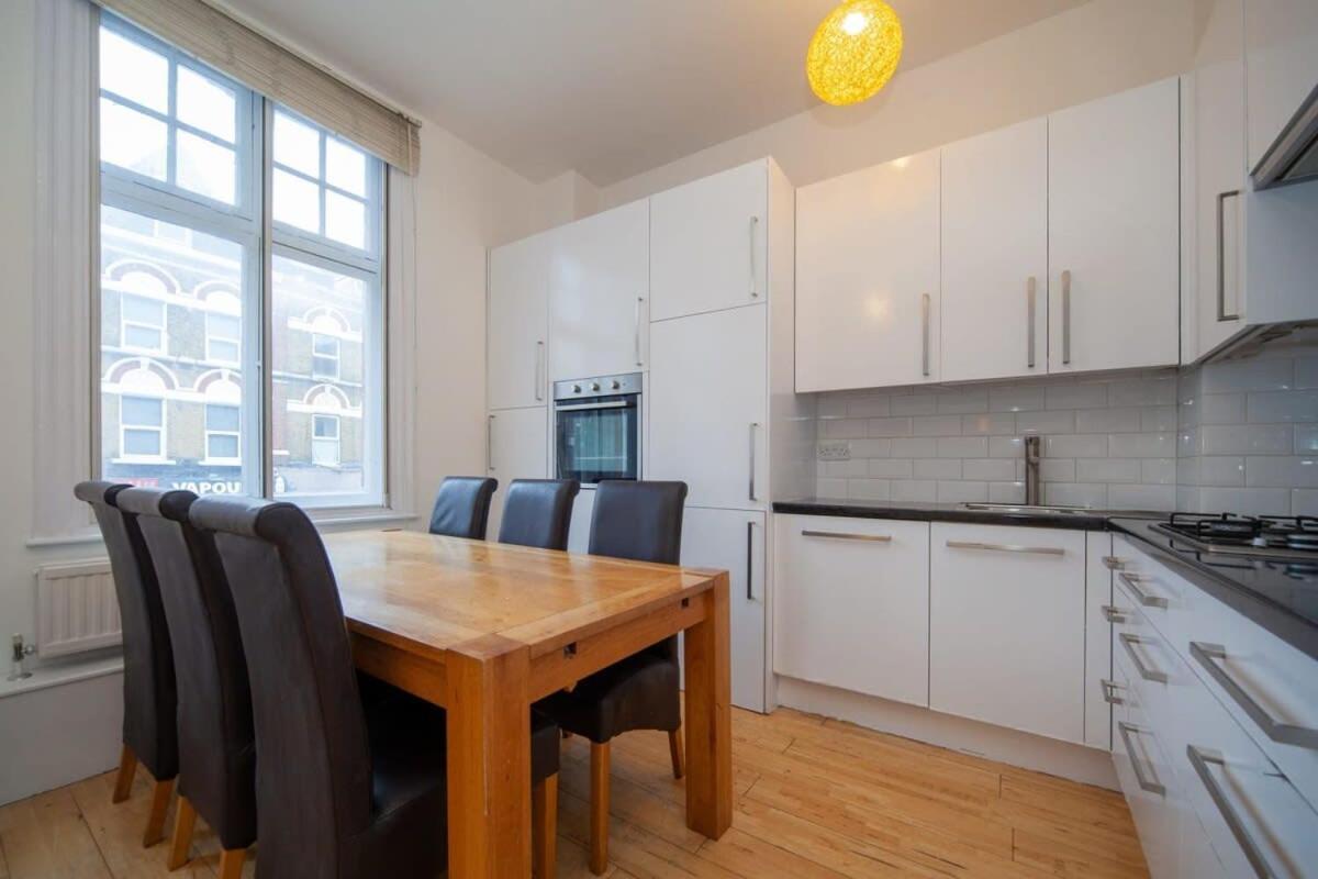 Lovely 2 Bedroom Apartment In Tooting Londres Extérieur photo