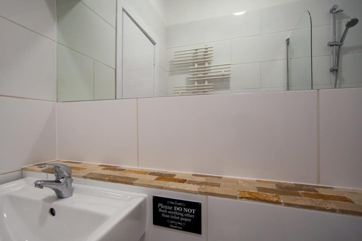Lovely 2 Bedroom Apartment In Tooting Londres Extérieur photo